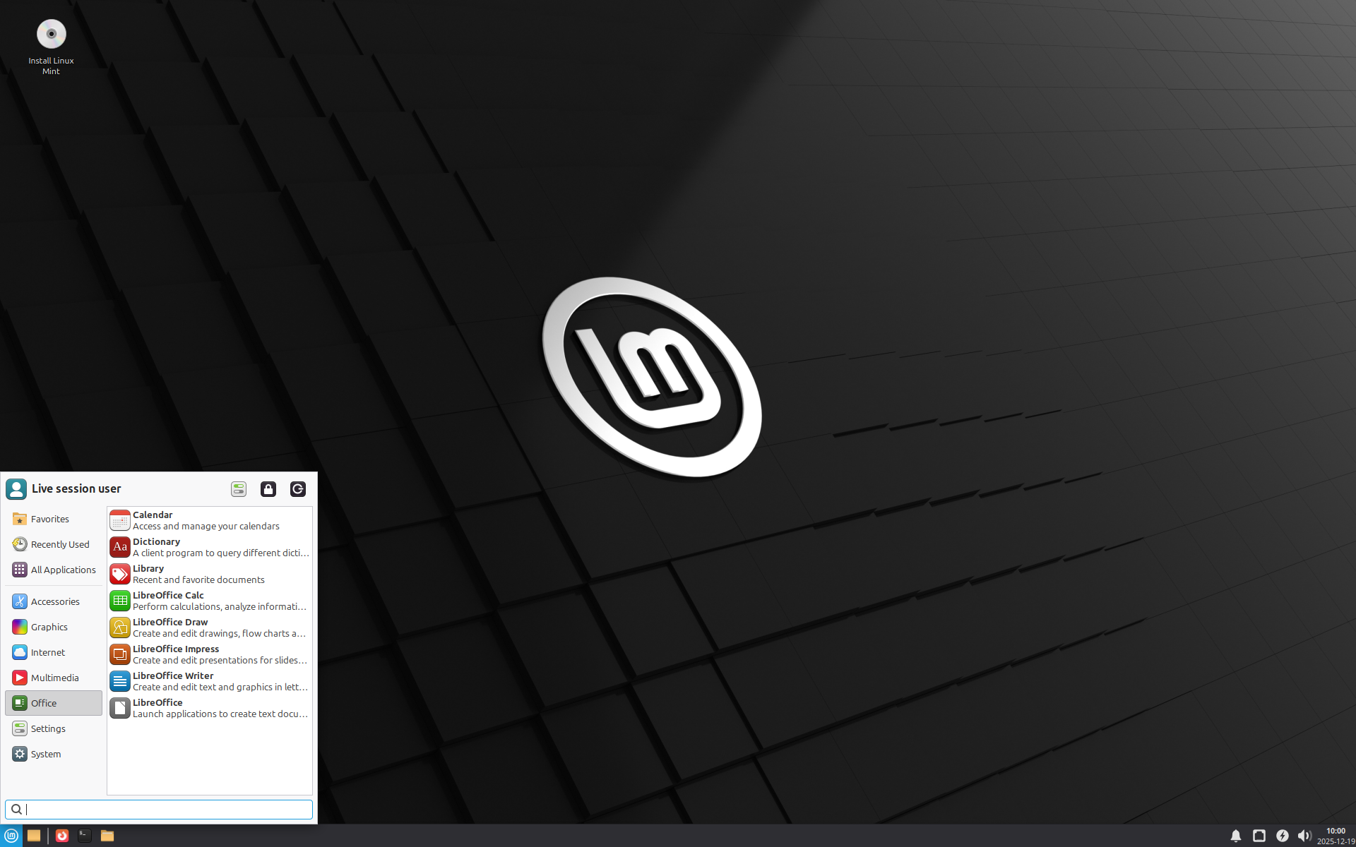 Área de trabalho da edição Xfce do Linux Mint, com menu de aplicativos aberto no canto inferior esquerdo